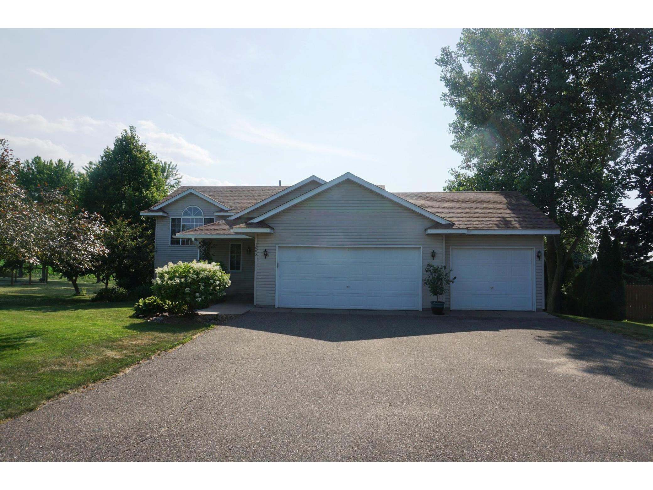 1005 Southgate Drive, Ellsworth, WI, 54011 MLS 6020991 Edina Realty