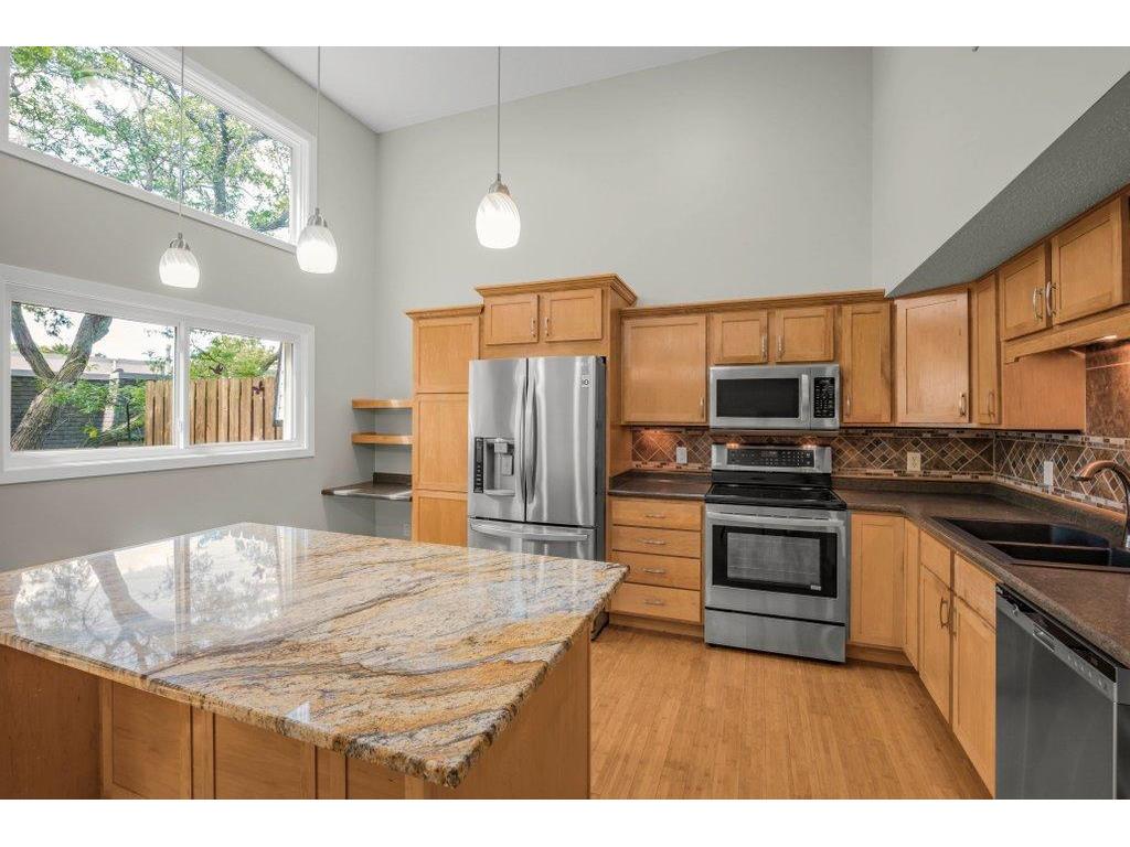 1005 W 105th Street Bloomington MN 55431 7075373 image6