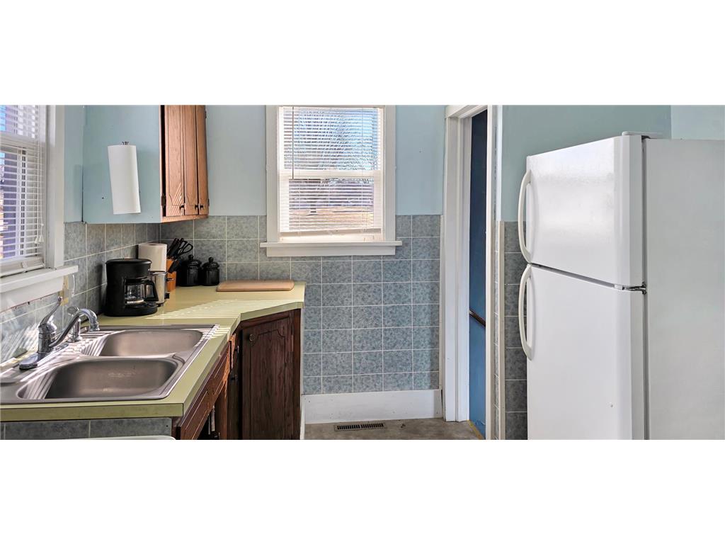 1006 1st Avenue Westbrook MN 56183 7022239 image3