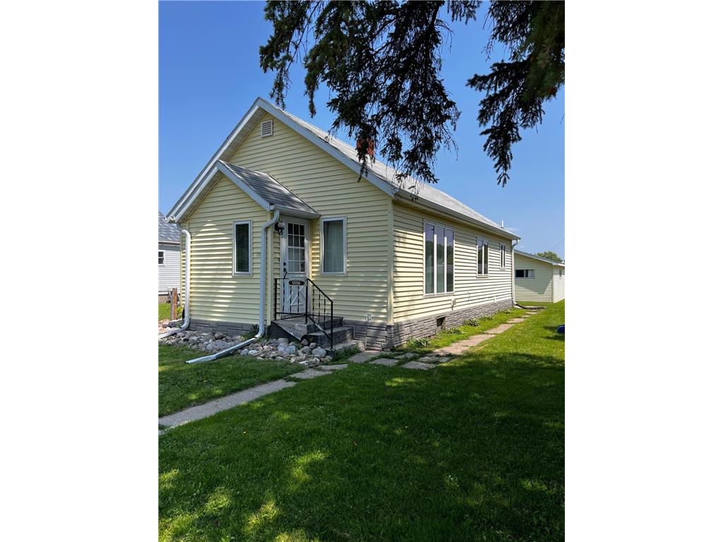 1006 Knight Avenue N Thief River Falls MN 56701 6568121 image1