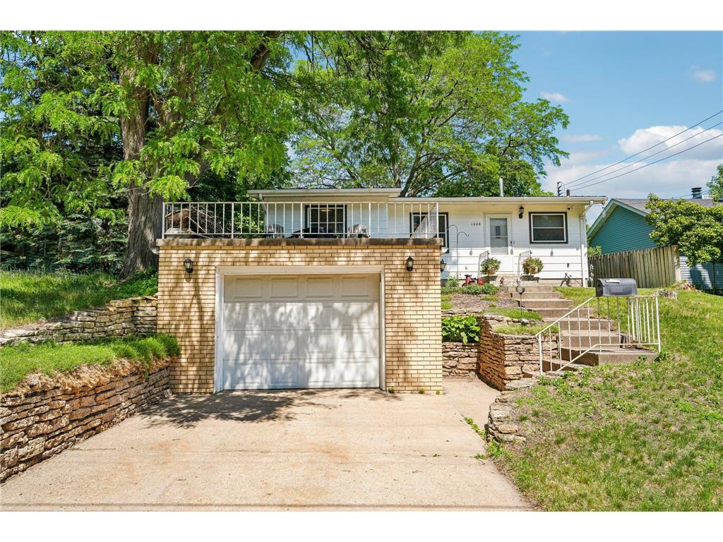 1006 Summit Avenue South Saint Paul MN 55075 7071544 image3