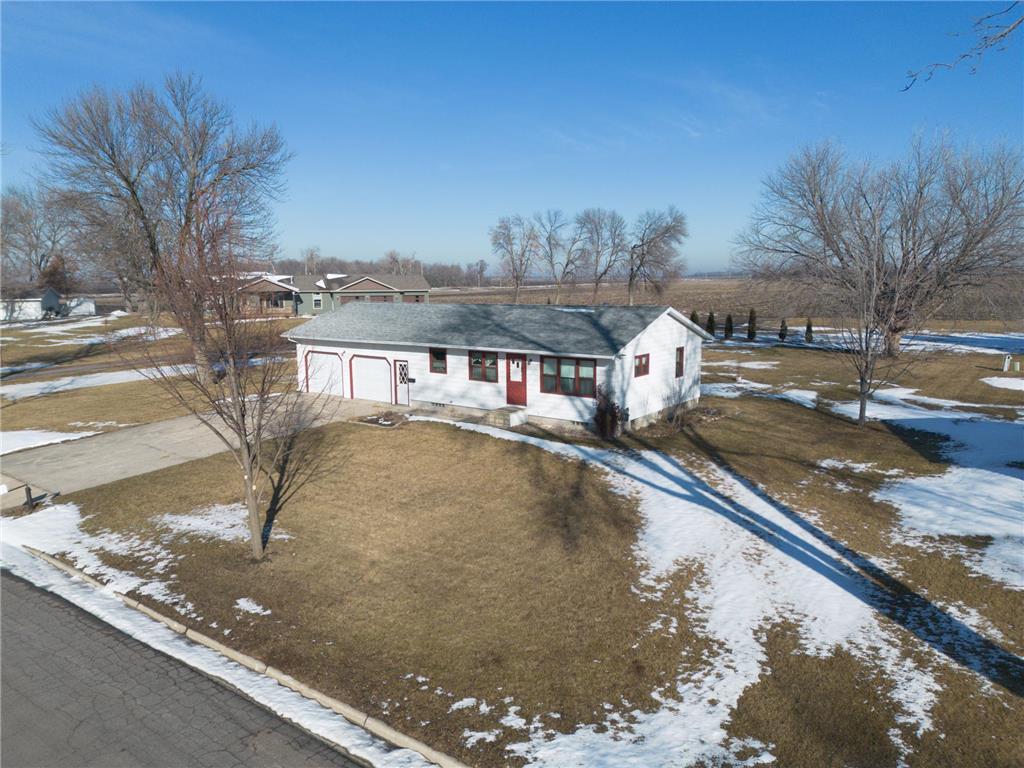 1006 W Evergreen Avenue Olivia MN 56277 6494813 image1