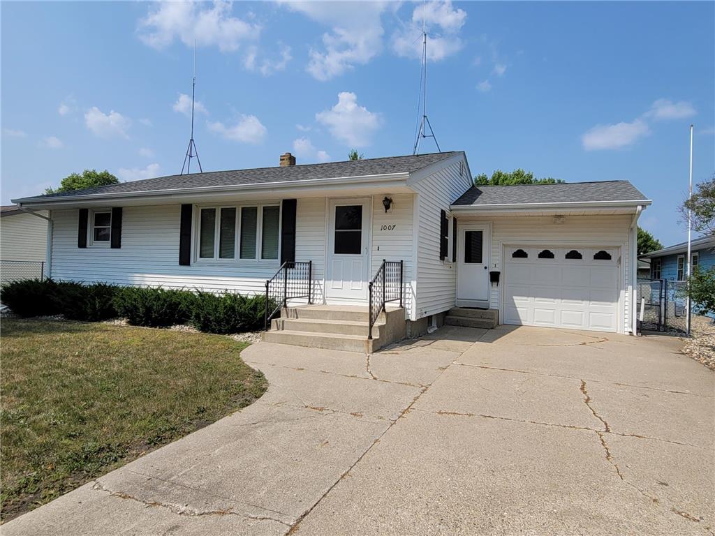 1007 Pine Avenue Marshall MN 56258 6421330 image1