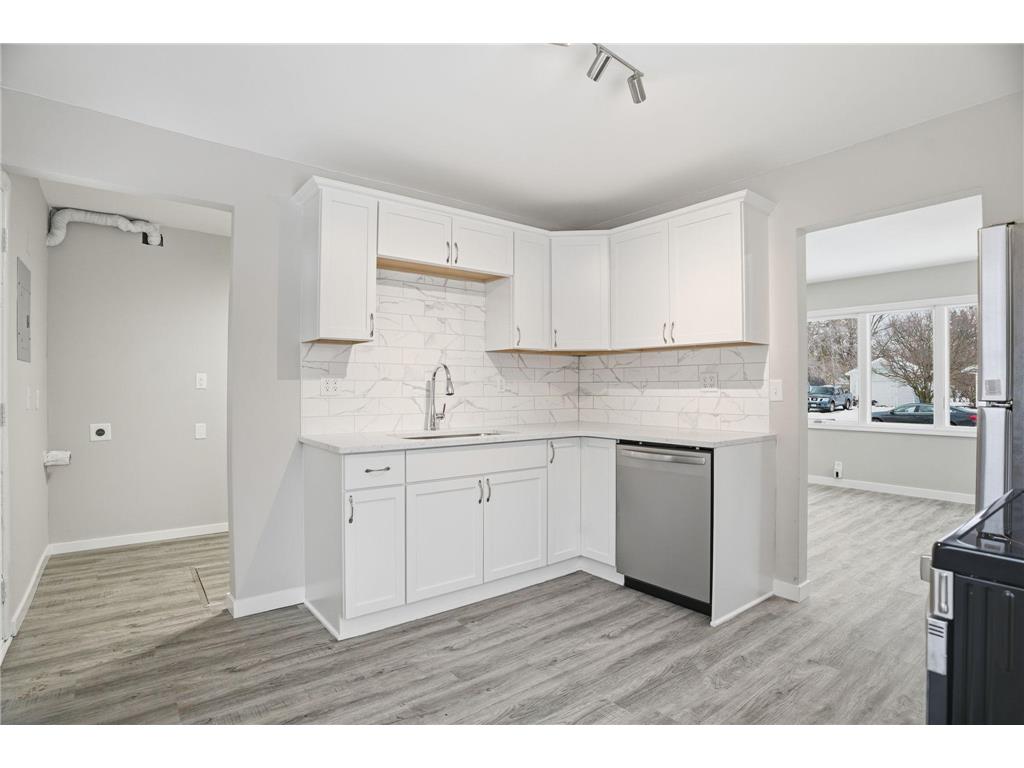 1008 W 89th Street Bloomington MN 55420 7001429 image3