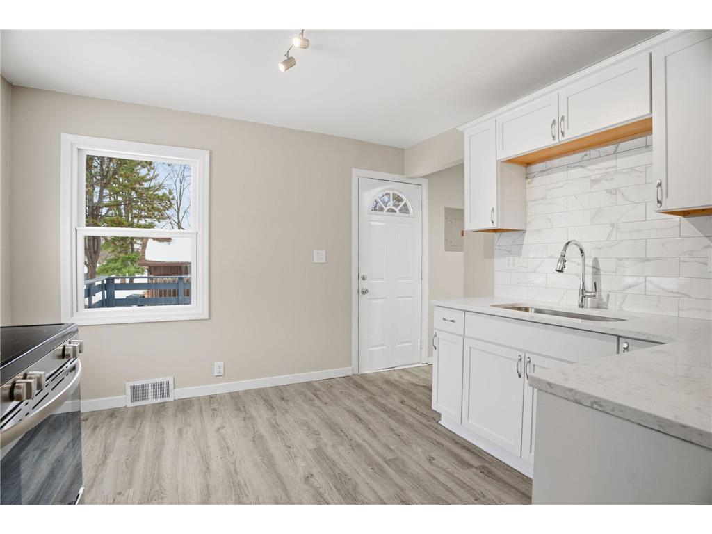 1008 W 89th Street Bloomington MN 55420 7001429 image4