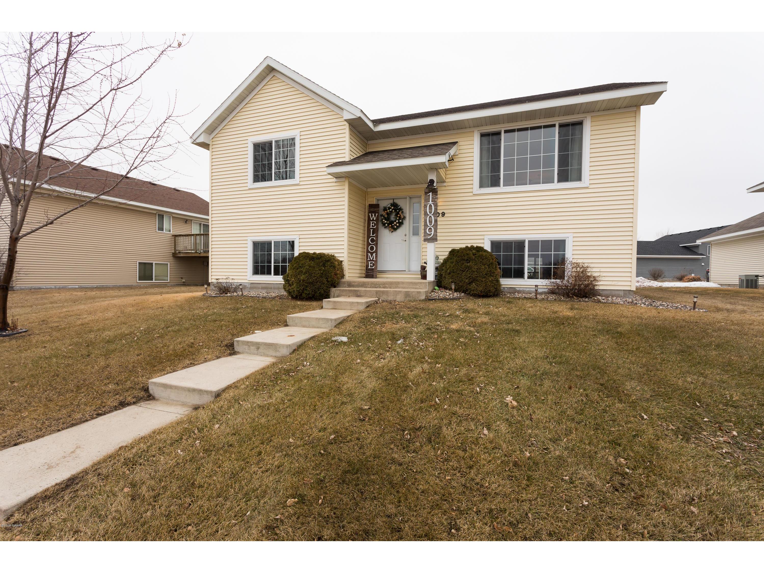 1009 Benjamin Drive, Alexandria, MN 56308 MLS 5529712 Edina Realty