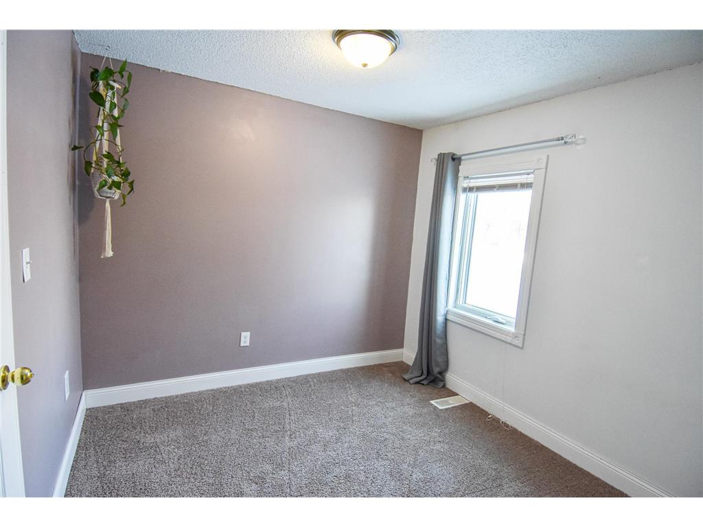 1009 Dewey Avenue N Thief River Falls MN 56701 7009556 image25