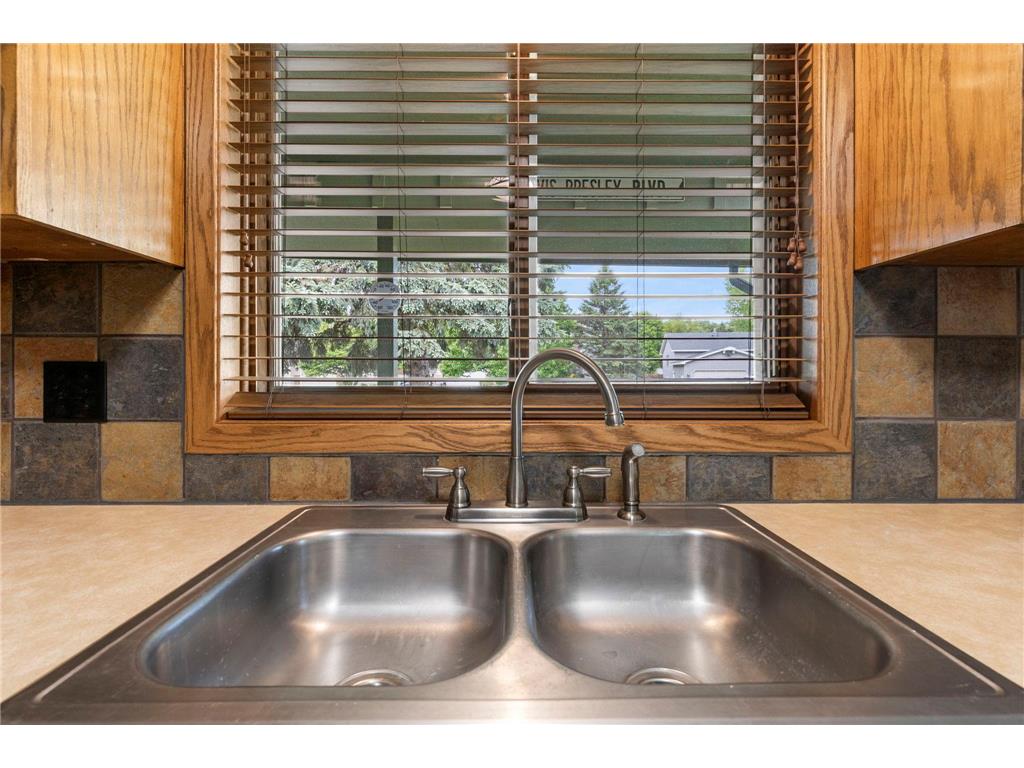 1009 Gramsey Place Burnsville MN 55306 7062967 image11