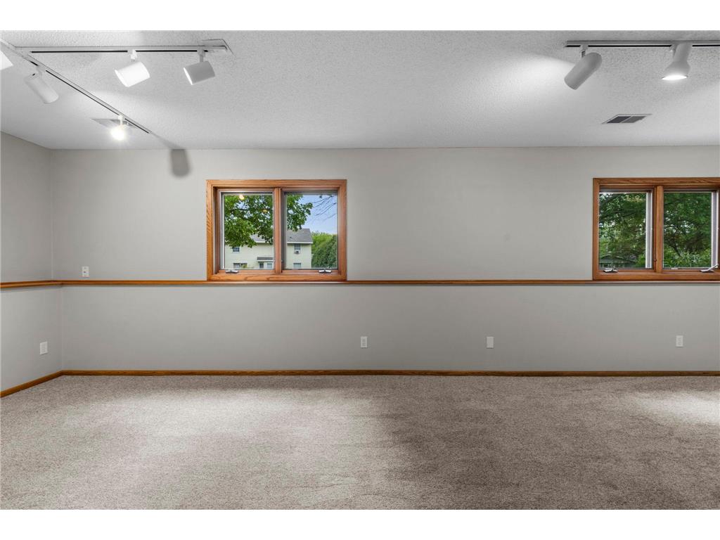 1009 Gramsey Place Burnsville MN 55306 7062967 image36