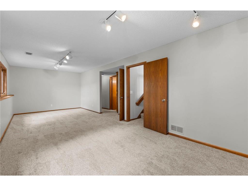 1009 Gramsey Place Burnsville MN 55306 7062967 image38