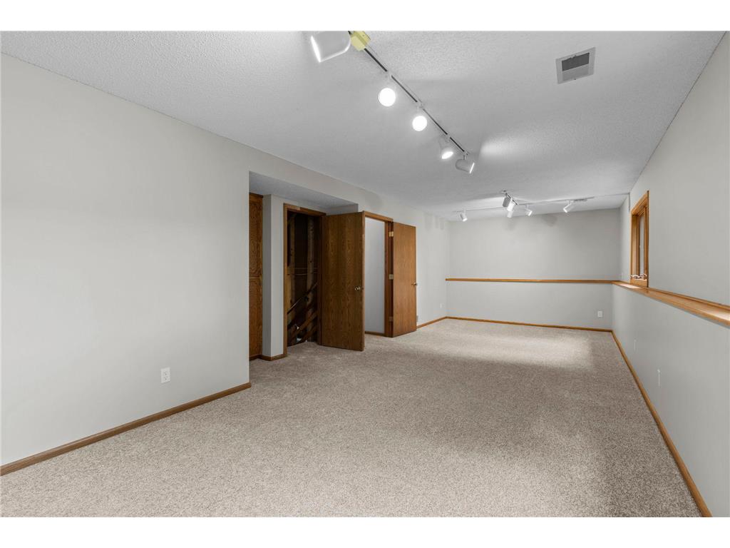 1009 Gramsey Place Burnsville MN 55306 7062967 image39