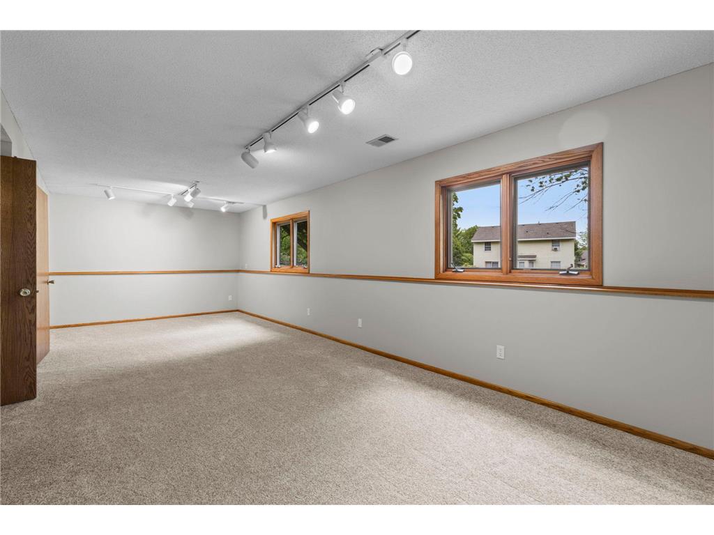 1009 Gramsey Place Burnsville MN 55306 7062967 image40