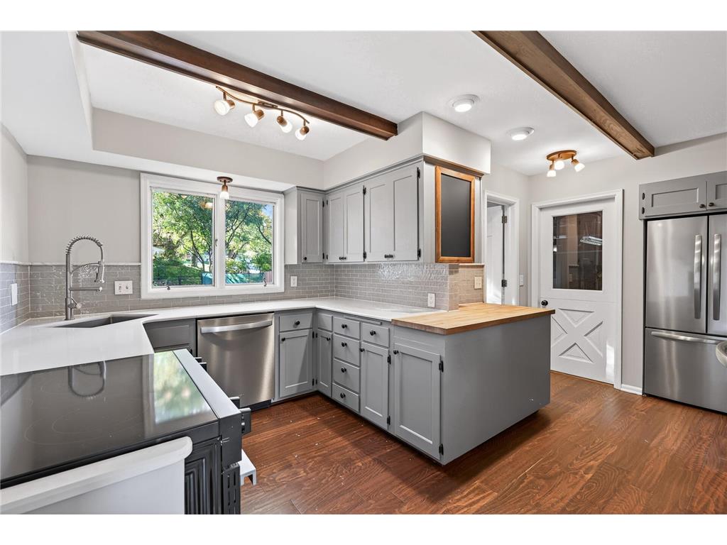 1009 Knob Hill Road Burnsville MN 55337 6802364 image14