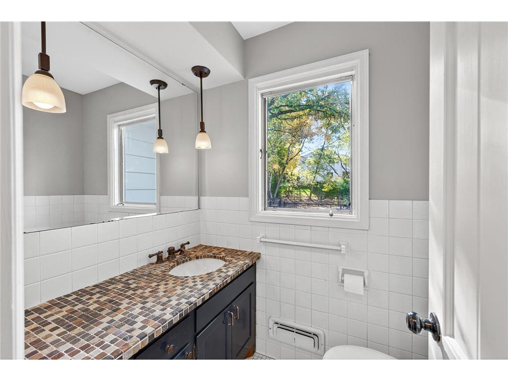 1009 Knob Hill Road Burnsville MN 55337 6802364 image30