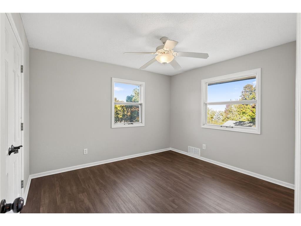 1009 Knob Hill Road Burnsville MN 55337 6802364 image34