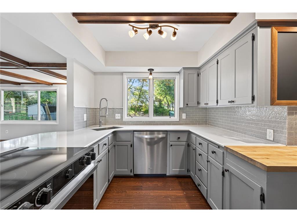 1009 Knob Hill Road Burnsville MN 55337 6802364 image5