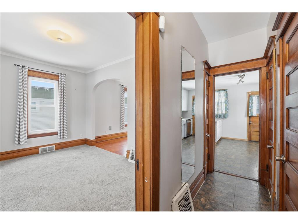 1009 Sherburne Avenue Saint Paul MN 55104 7028173 image4