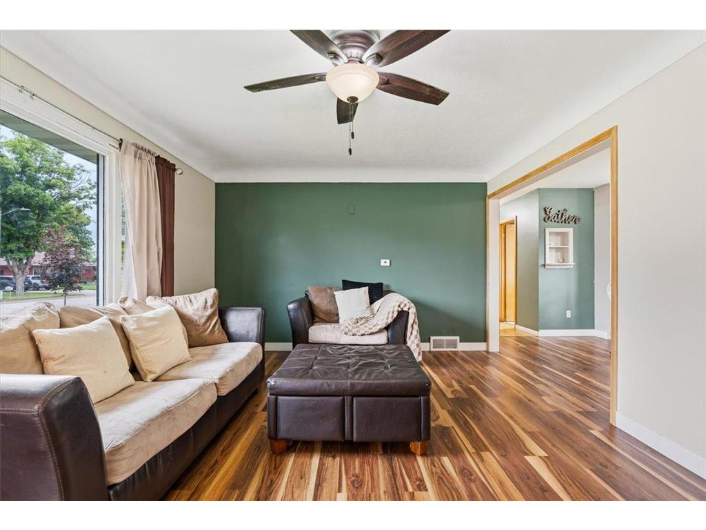 1009 W Center Street Lake City MN 55041 7096052 image15