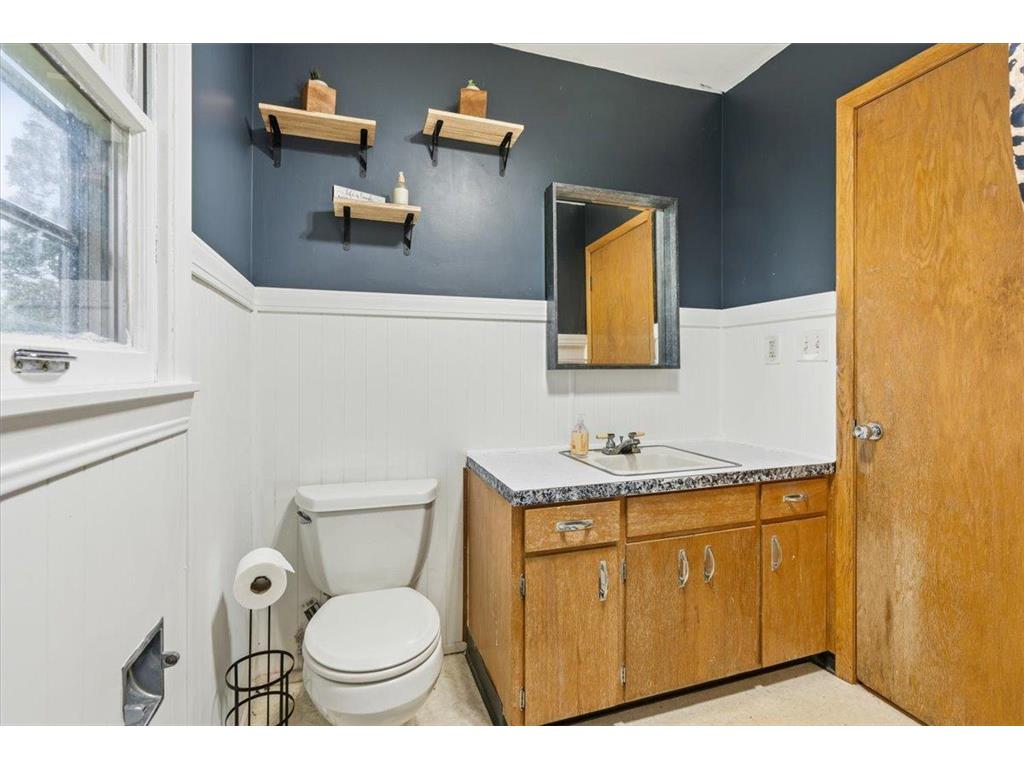 1009 W Center Street Lake City MN 55041 7096052 image18