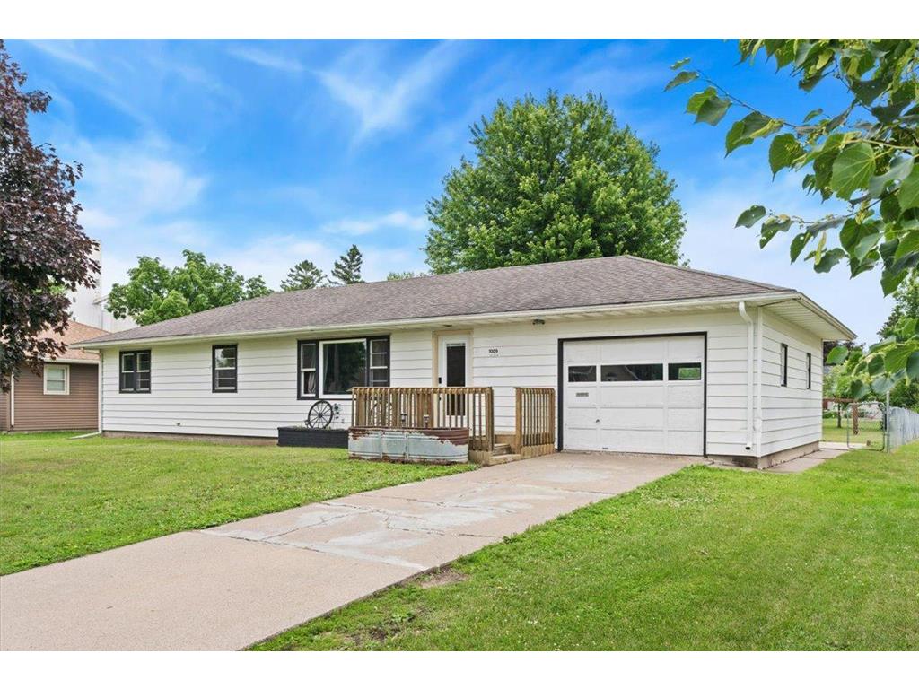 1009 W Center Street Lake City MN 55041 7096052 image2