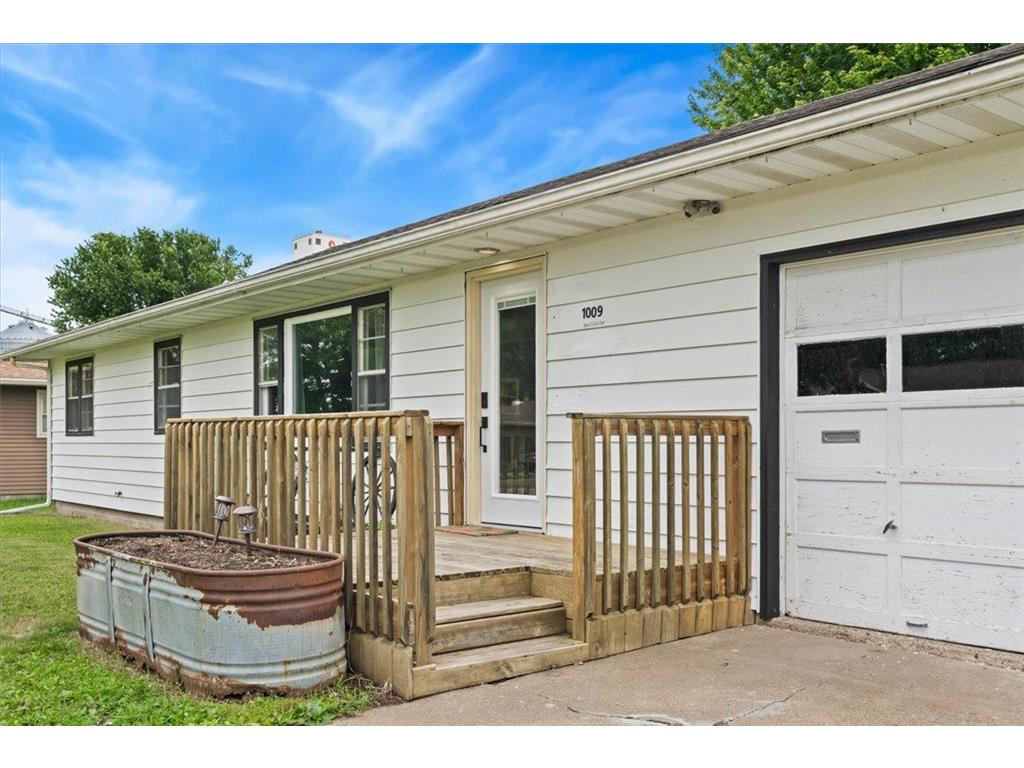1009 W Center Street Lake City MN 55041 7096052 image3