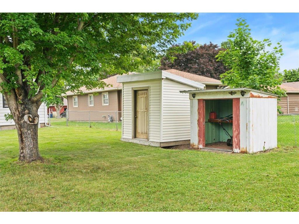 1009 W Center Street Lake City MN 55041 7096052 image34