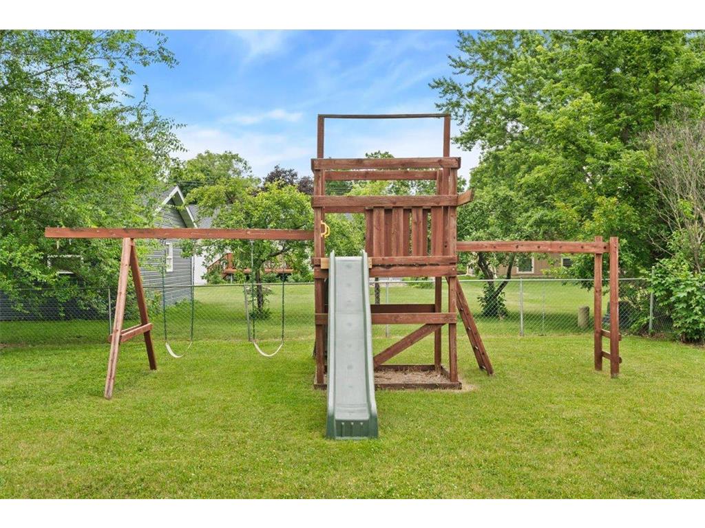 1009 W Center Street Lake City MN 55041 7096052 image35