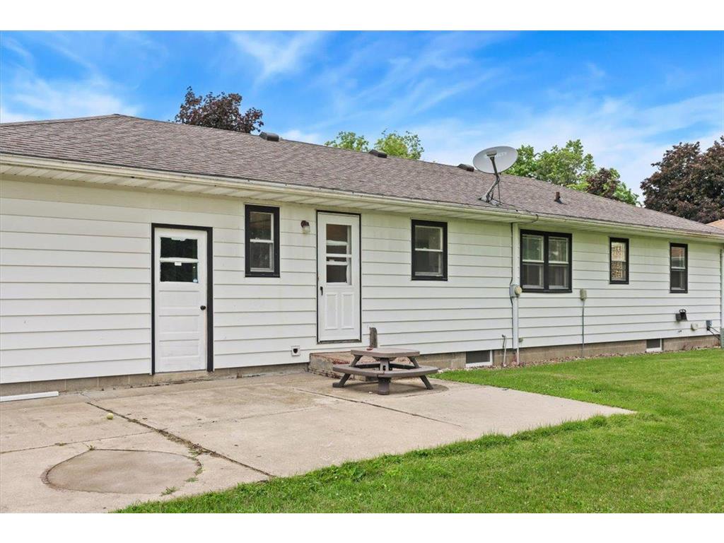 1009 W Center Street Lake City MN 55041 7096052 image36