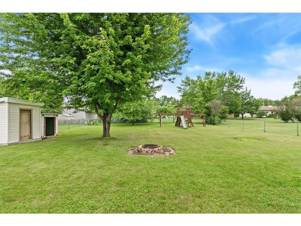 1009 W Center Street Lake City MN 55041 7096052 image37