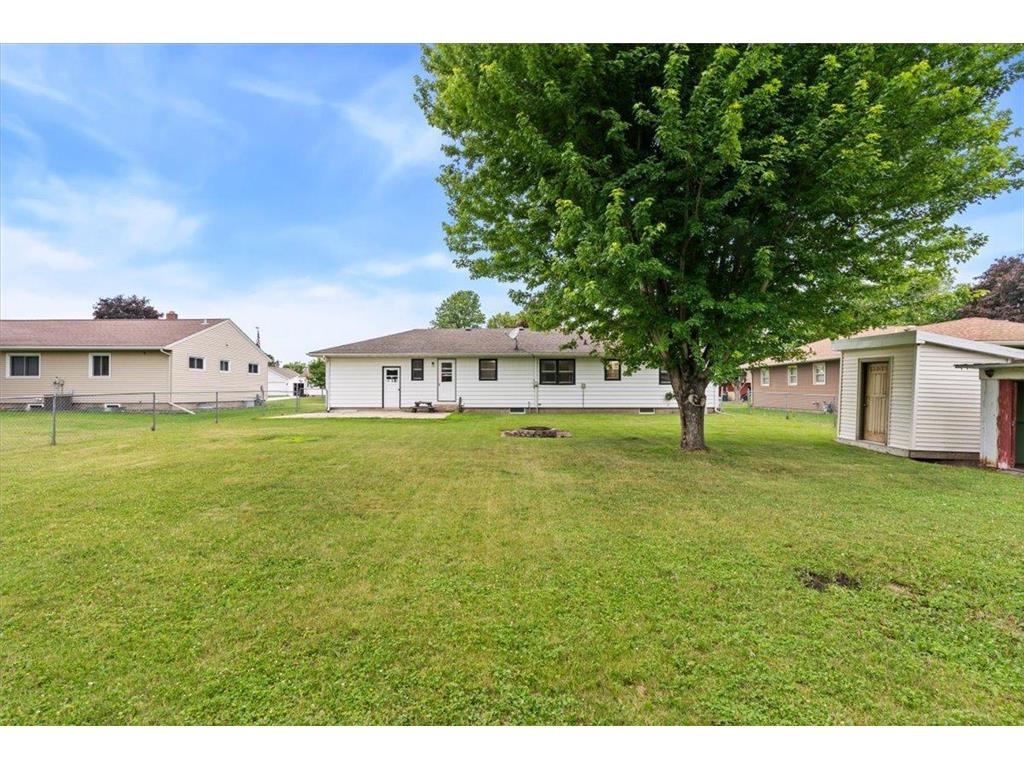 1009 W Center Street Lake City MN 55041 7096052 image38