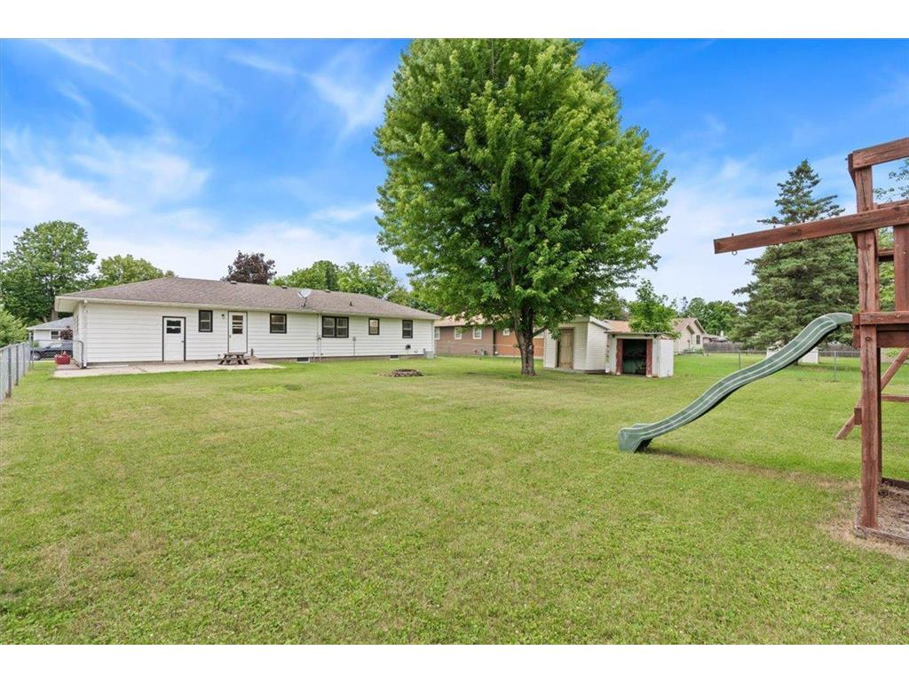 1009 W Center Street Lake City MN 55041 7096052 image39