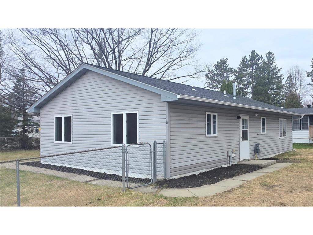101 E 45th Street Hibbing MN 55746 7062496 image1