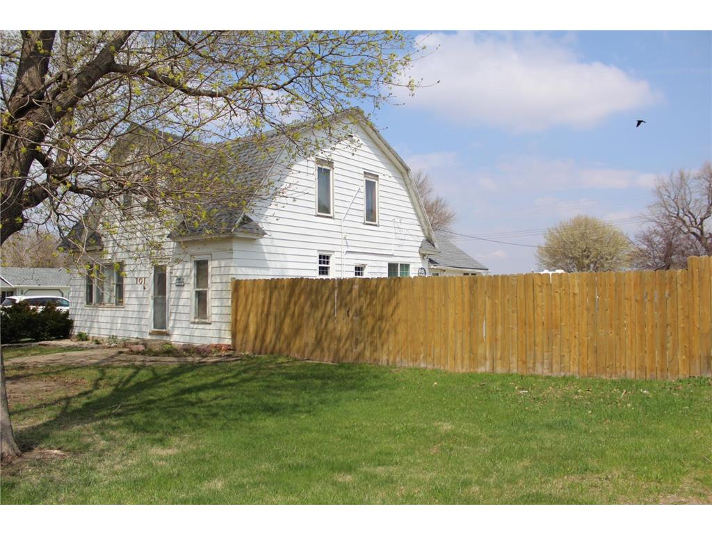 101 E Luverne Street Magnolia MN 56158 6353076 image1