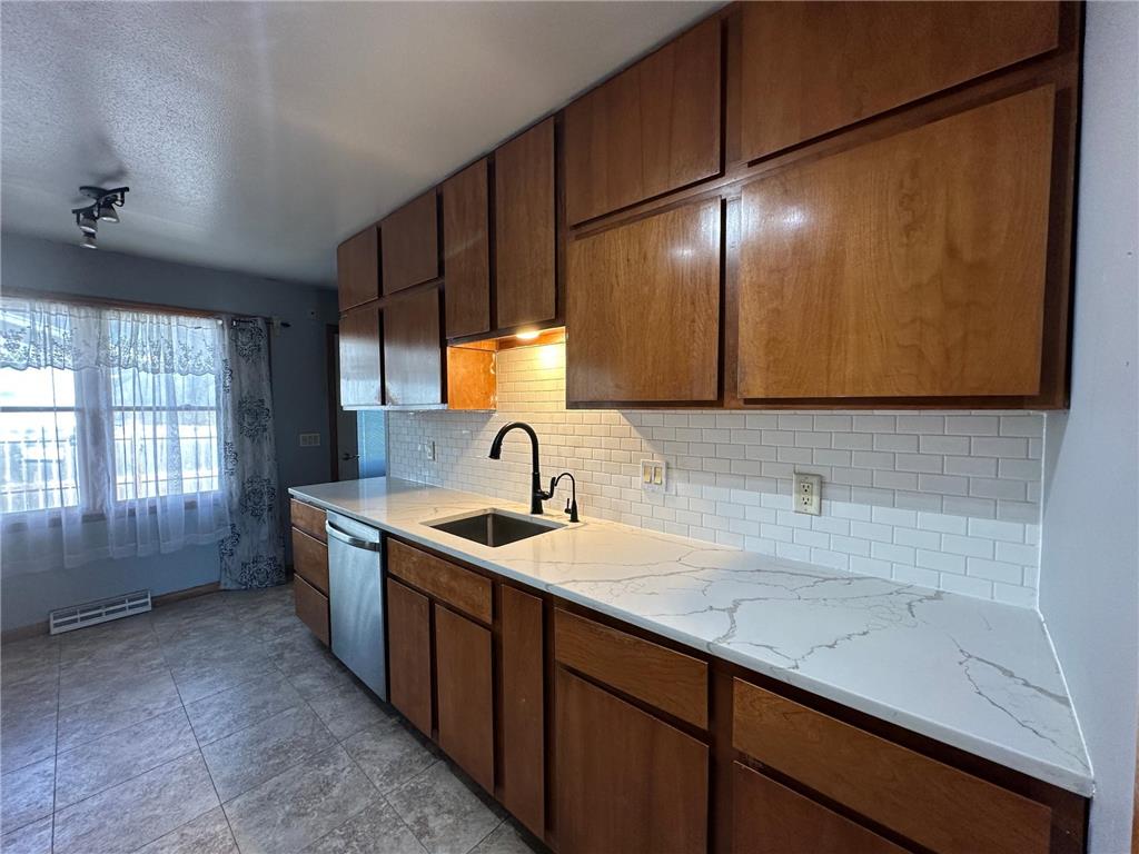 101 E Virginia Street Luverne MN 56156 7023578 image4