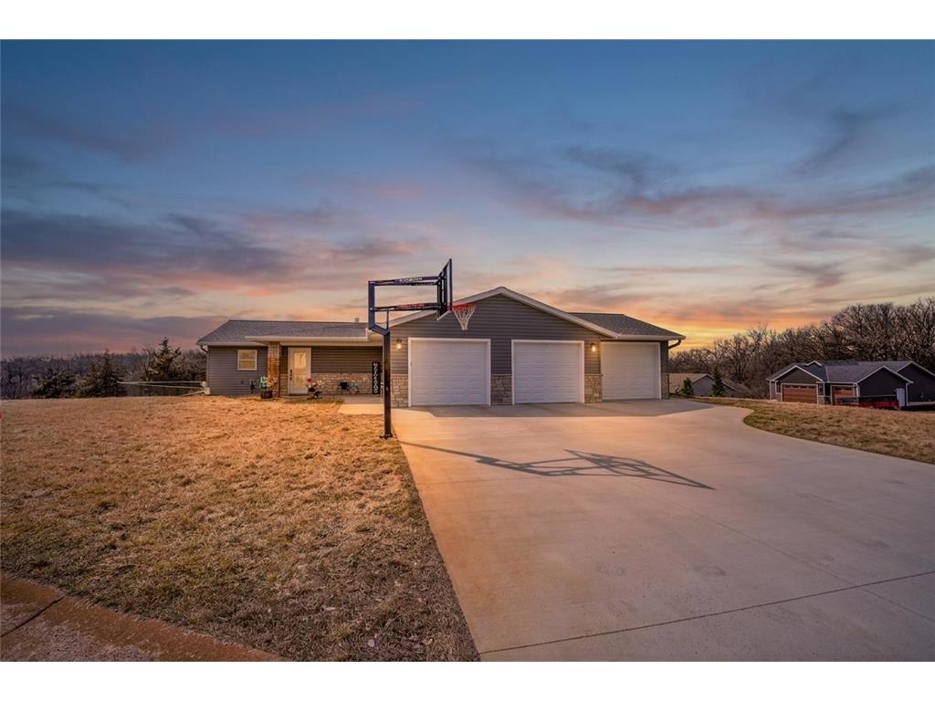 101 Meadow Lane New London MN 56273 7047989 image1