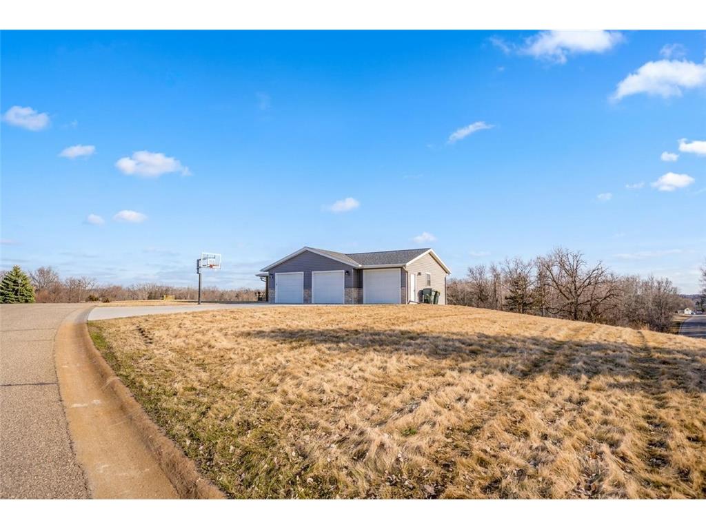 101 Meadow Lane New London MN 56273 7047989 image2