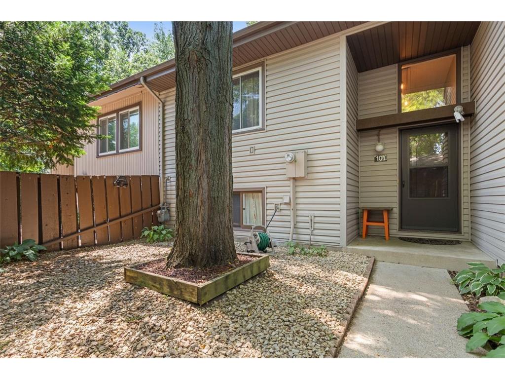 101 River Woods Lane Burnsville MN 55337 6396918 image1