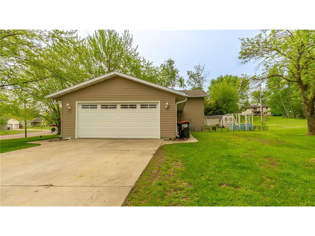 101 W Southridge Court Cadott WI 54727 6373135 image1
