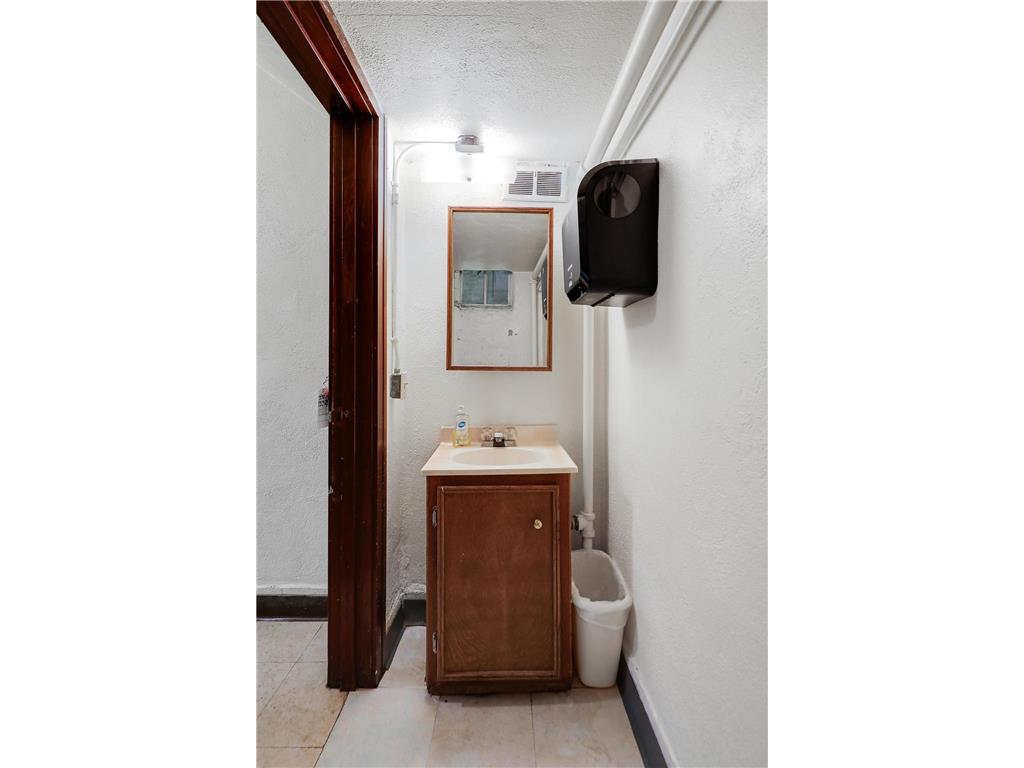 1010 E 58th Street Minneapolis MN 55417 6795268 image26