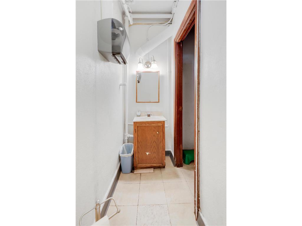 1010 E 58th Street Minneapolis MN 55417 6795268 image27