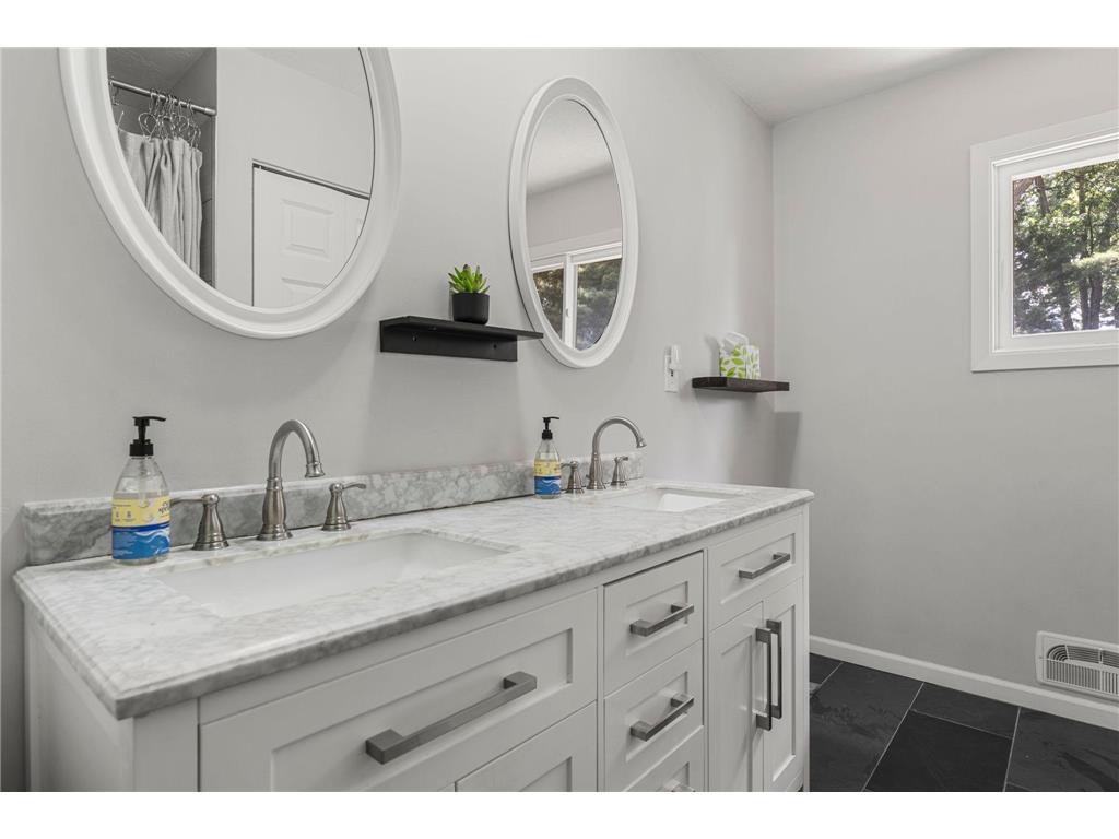 1010 Ferndale Street N Maplewood MN 55119 7084733 image22