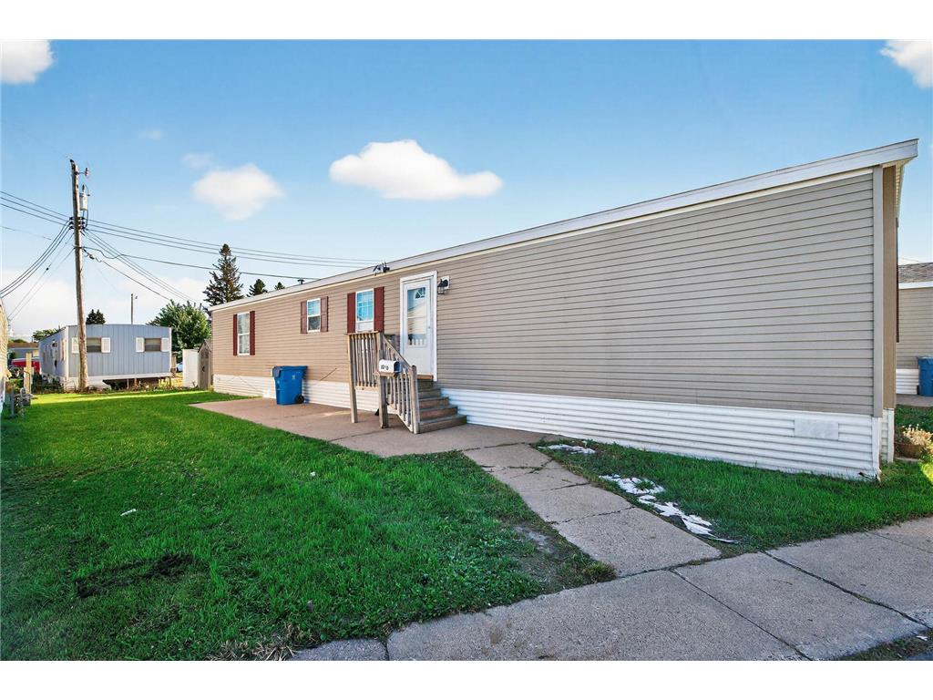 1010 NE North Circle NE Fridley MN 55432 6801983 image1