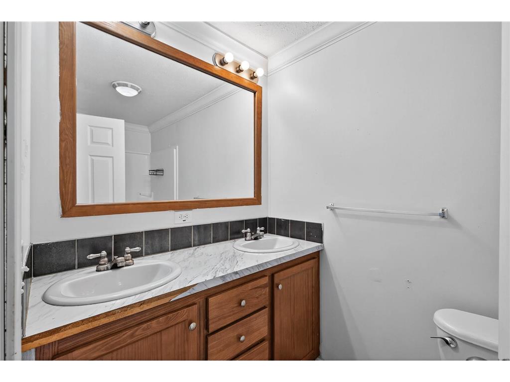 1010 NE North Circle NE Fridley MN 55432 6801983 image18