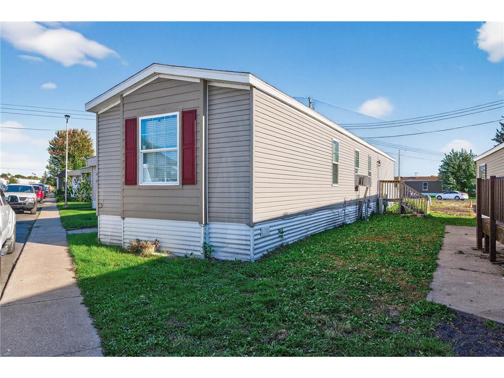 1010 NE North Circle NE Fridley MN 55432 6801983 image2