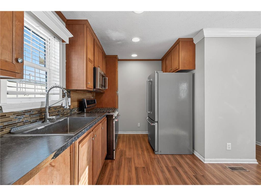 1010 NE North Circle NE Fridley MN 55432 6801983 image7