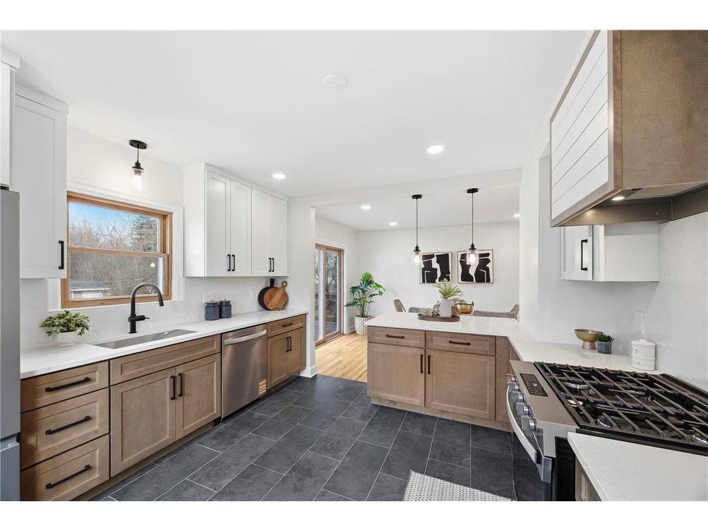 1010 Oak Ridge Road Hopkins MN 55305 7050155 image1
