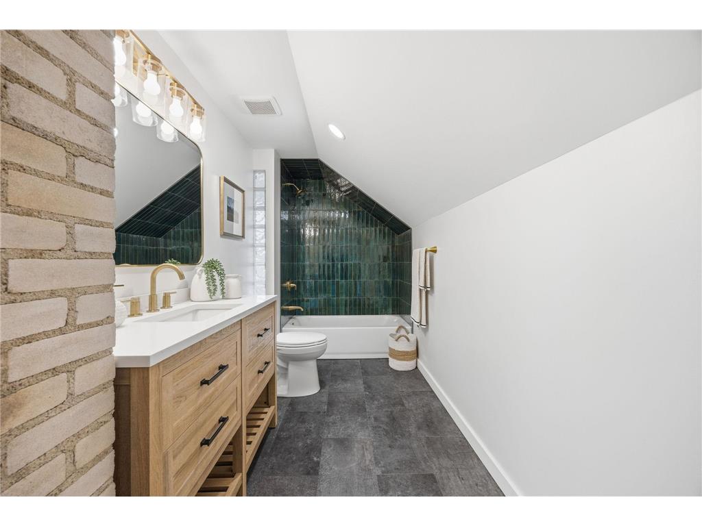 1010 Oak Ridge Road Hopkins MN 55305 7050155 image17