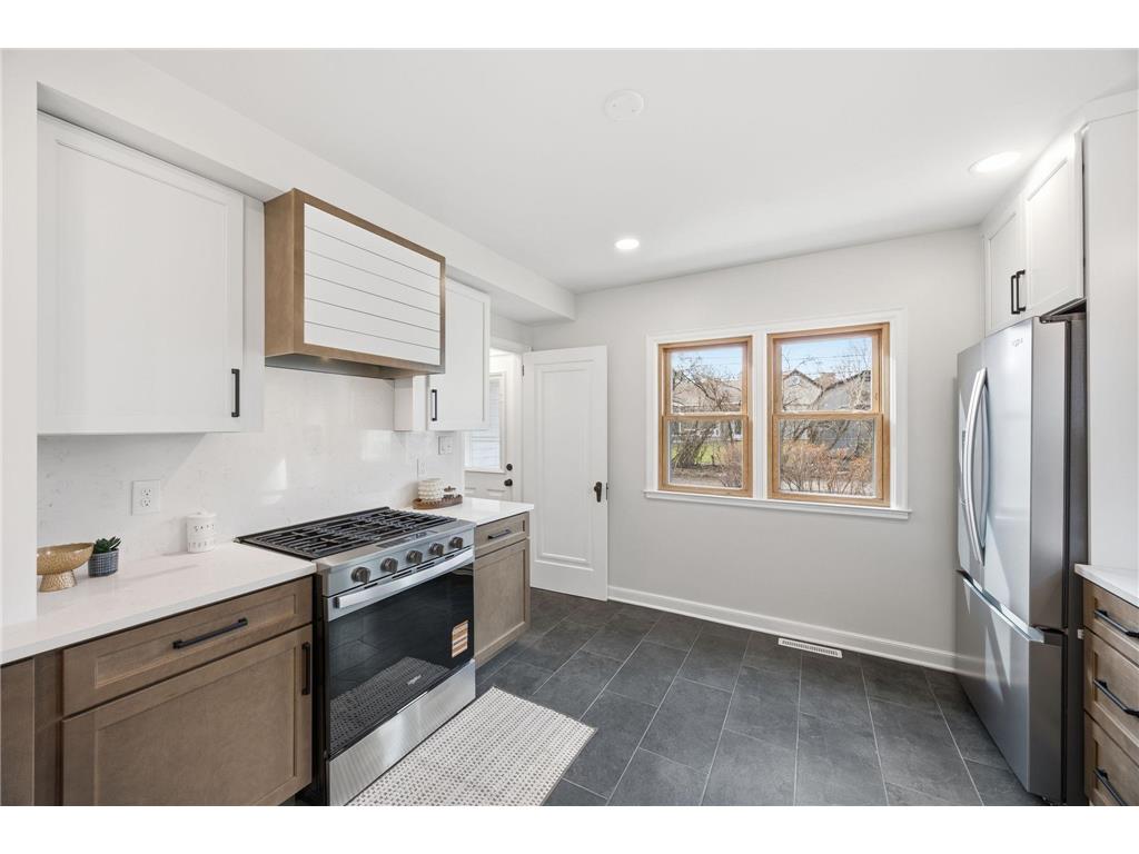 1010 Oak Ridge Road Hopkins MN 55305 7050155 image2
