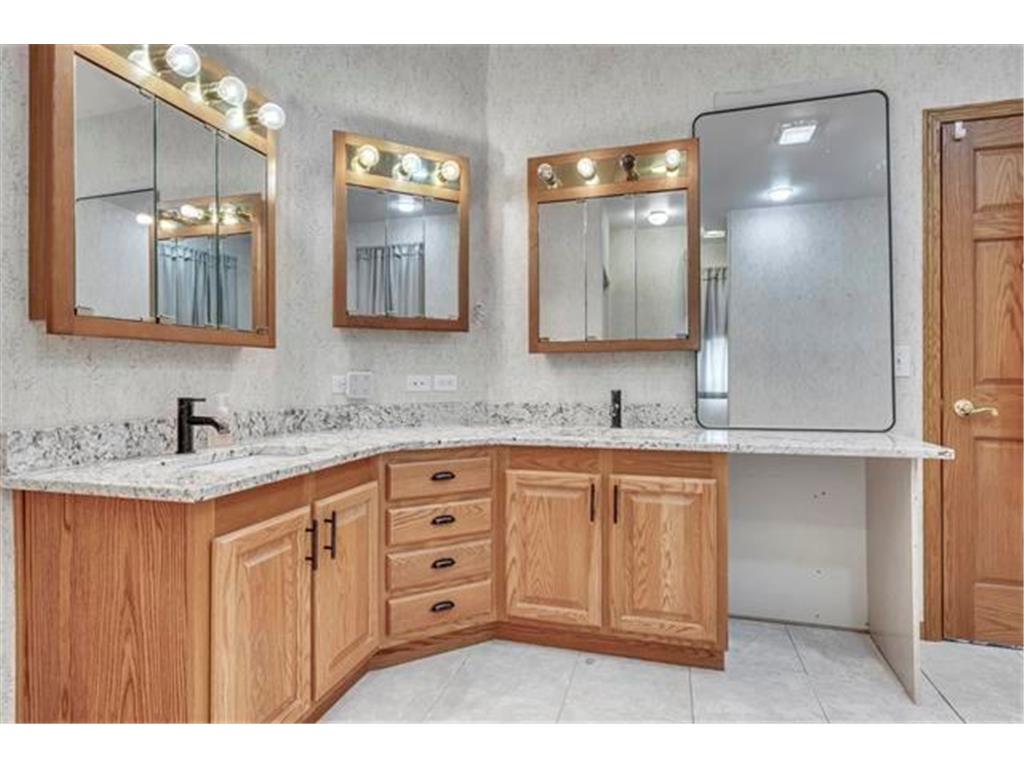 1011 Highway 15 Armstrong IA 50514 - Iowa Lake 6825020 image10