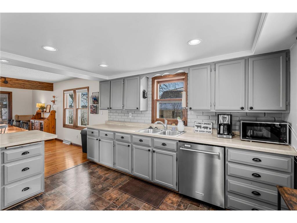 1011 Van Dyke Road NW Alexandria MN 56308 - Henry 7004639 image18